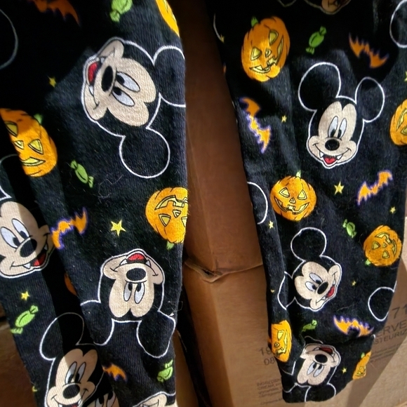 NWT 2 Piece Disney Vampire Mickey Mouse Pajama Glow In The Dark Halloween 4T New - Picture 5 of 6